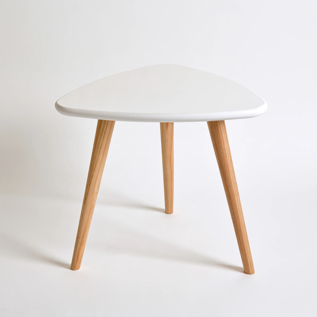 Table d'appoint aux lignes épurées, coloris blanc