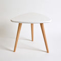 Table d'appoint aux lignes épurées, coloris blanc